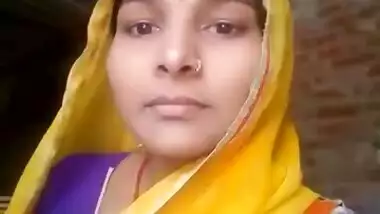 Desi girl with nose piercing exposes XXX parts on phone camera