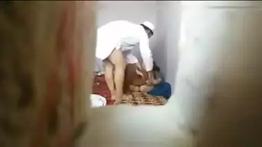 Hidden cam showing indian bhabhi pussy fucked