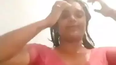 Desi sexy bhabi nude bath