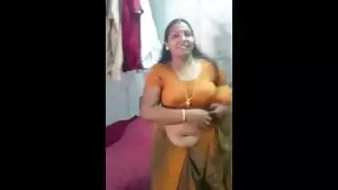 BBW indian aunty exposed big boobs and deep naval