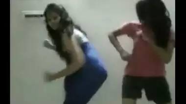 Funny Hot Snake Dance Paki Girls