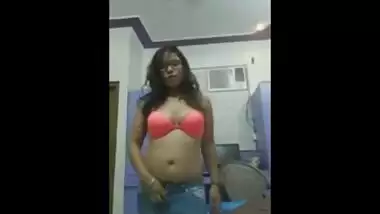 indian babe masturbating sniffing her panties