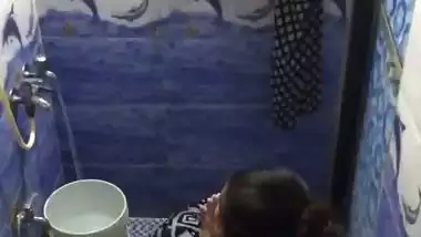 Pony tail bhabhi nude bath caught by neighbor