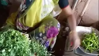 Sexy Indian Vegetable Vendor Spy