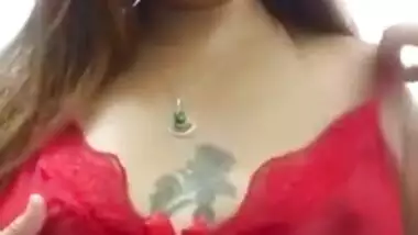 Today Exclusive-hot Indian Bhabhi Showing Her Boobs And Pussy Part 1