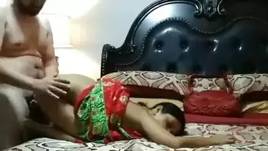 Indian wife doggy position sex with a Videsi chap video