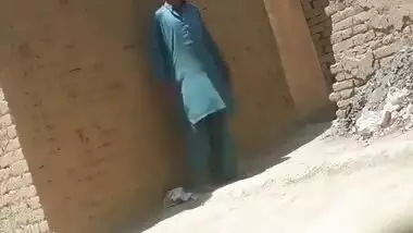 Pakistani outdoor sex video with a neighbor aunty! Real XXX hidden cam