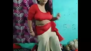 bubbly mumbai housewife bhabhi roshni jha hot navel show.