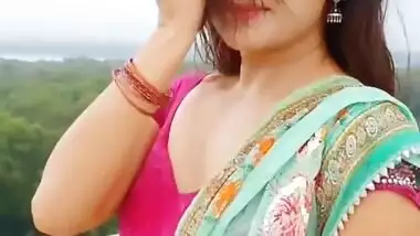 Archana gupta desi maal sexy tease horny vibes in Navel dress