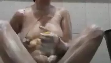 Today Exclusive- Sexy Desi Bhabhi Bathing And Fingering Video Record For Lover