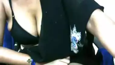 desi babe strips saree showing huge boob