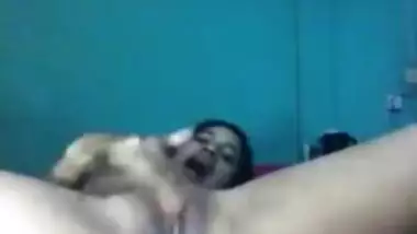 Desi Babe Masturbating On Bed