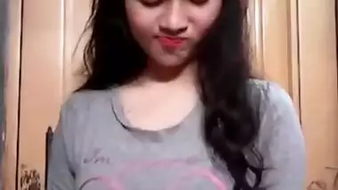 Bangladeshi teen girl showing her big boobs on cam