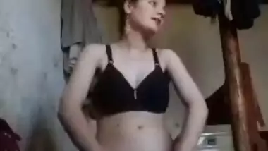 Beautiful Paki Girl Showing