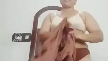 Bhabhi changing