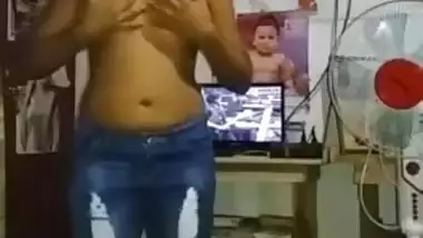 Desi cute girl show her big boob