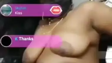 Dramatically Desi MILF takes XXX poses on camera in leaked MMS show