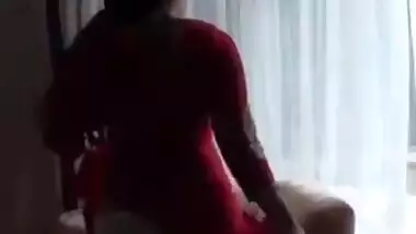 Indian fuck video of a couple in a hotel room