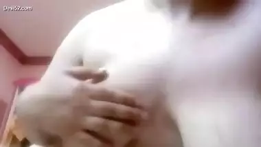 Beautiful girl show her big boob