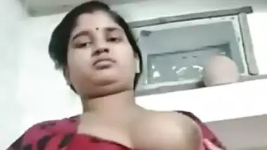 Chhindwara desi wife exposing butter boobs