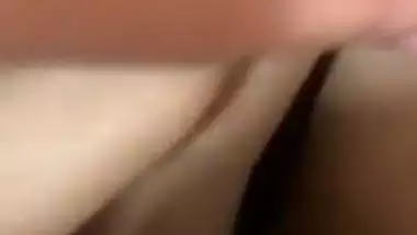 Naked girl shows her pussy in the Indian sex video – Part 2