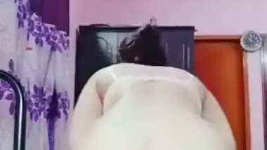 Nerdy Desi coed with big sexy booty finds XXX thing to earn money