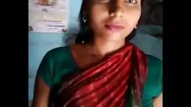 hot desi housewife bhabhi samhaal kumari navel expose in saree