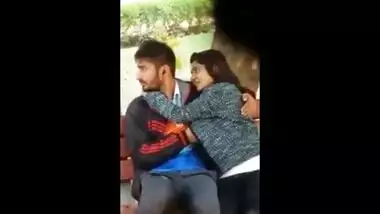 Outdoor hidden livecam desi mms sex scandal of Delhi beauty