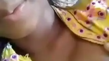 Cute Desi Girl Showing And Fingering