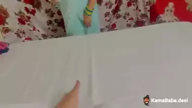 Perverted sasur fucks his bahu during the oil massage