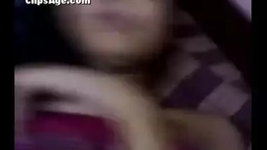 Shy Delhi teen Shamna in free porn tube