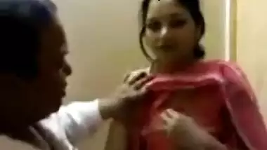 Pressing Boobs Of Homely Bhabhi