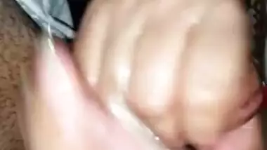 Cute Pakistani milf give hand-job and cumshot...