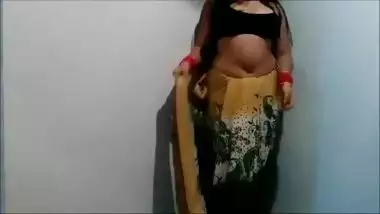 Desi aunty try to ass fucking with condom