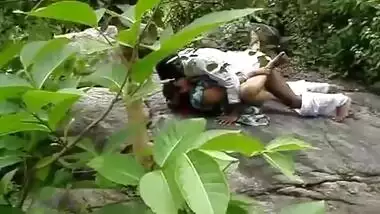 bhabhi ko forest mai choda