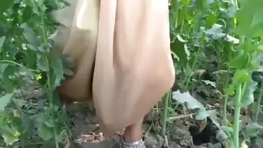 Desi Village Bhabhi Pissing Public Porn Outdoor