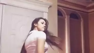 dickraising huge ass desi babe hot dance