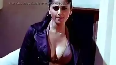 Kannada Actress Anushka Big Boobs Curve