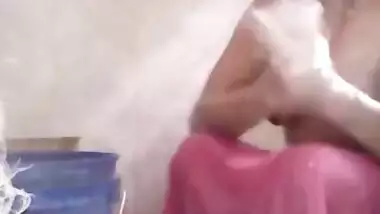 Desi mom doesn't have shower but must wash body before sex act