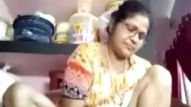 Indian Aunty Pussy Flash While Taking With Lover On Video Call