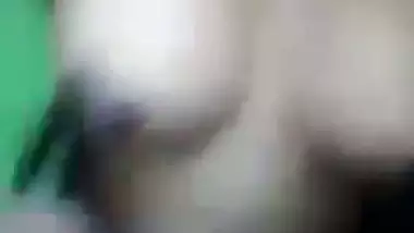 Village girl records her first sex MMS while riding a dick