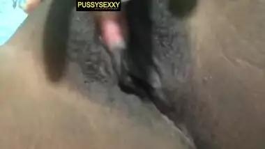 Sri Lankan - Masturbate And Anal Fuckහුත්තේ කිරිම් ගාල පුකට බොතලේ බැස්සුවා