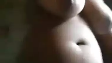 Huge boobs desi gal showing and fingering