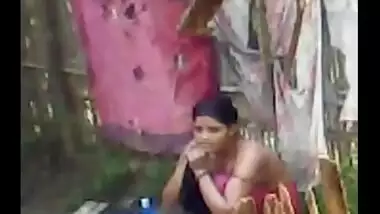 Indian outdoor village sex of bhabhi romance with lover during bath