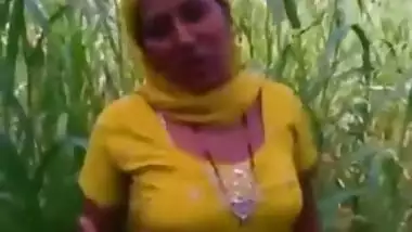 indian punjabi bhabhi fucked in open fields mms