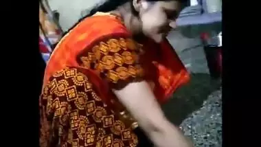 cute housewife bhabhi janaki sexy thigh show