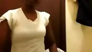 Tamil nude bath video shot in a hotel room