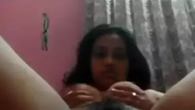 Horny indian girl masturbating! Desi MMs XXX video