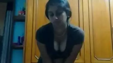 Sexy Desi Girl Showing Boobs