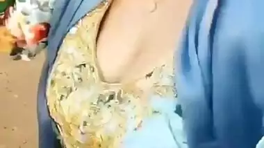 Desi bhabhi hot curves slefie